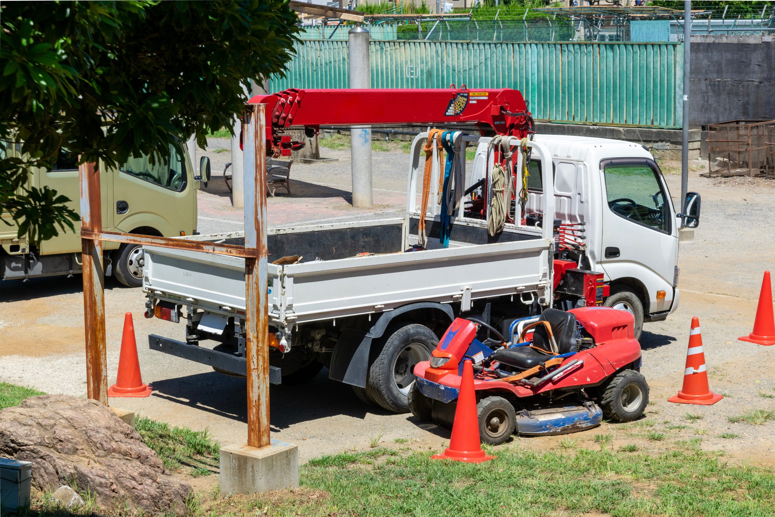 小型移動式クレーン