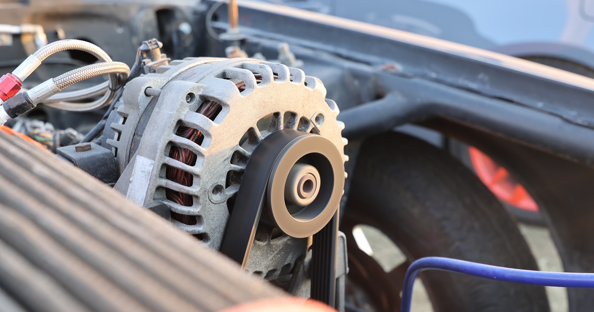 オルタネーターは故障するとどうなる？前兆や寿命、修理費用、応急処置の方法を解説