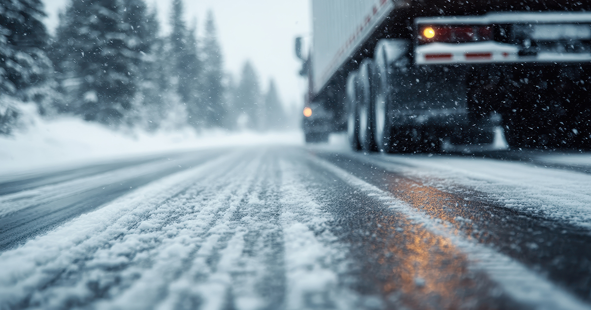 トラックのASR機能とは？仕組みや警告灯点灯の原因・対処法を解説